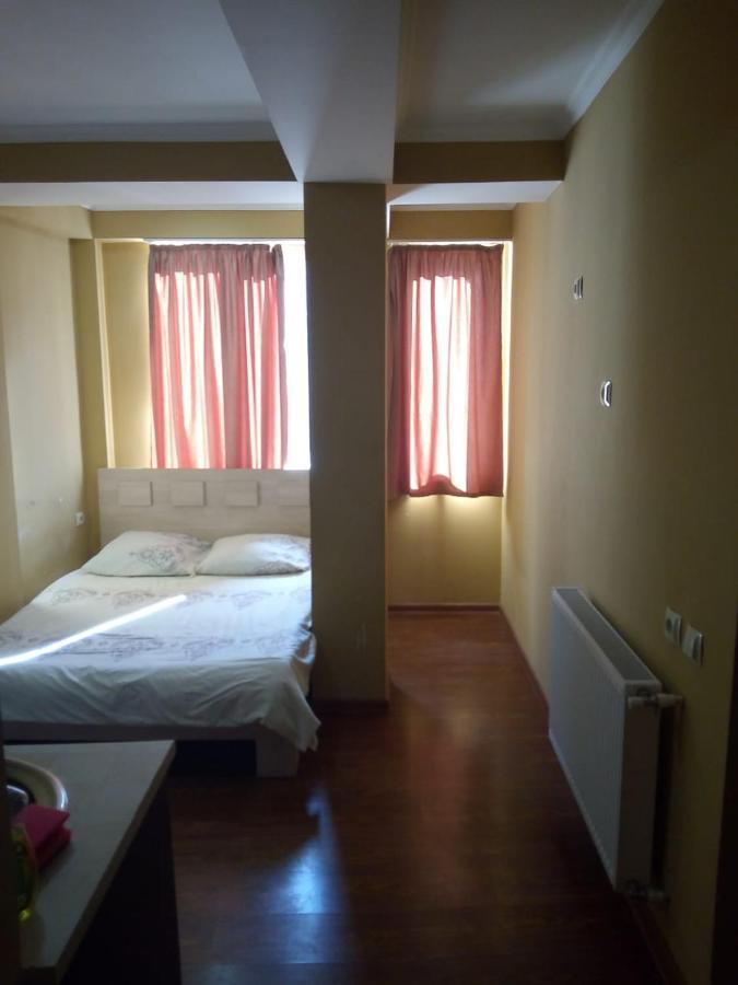 Vake-House Hotel Tbilisi Bagian luar foto